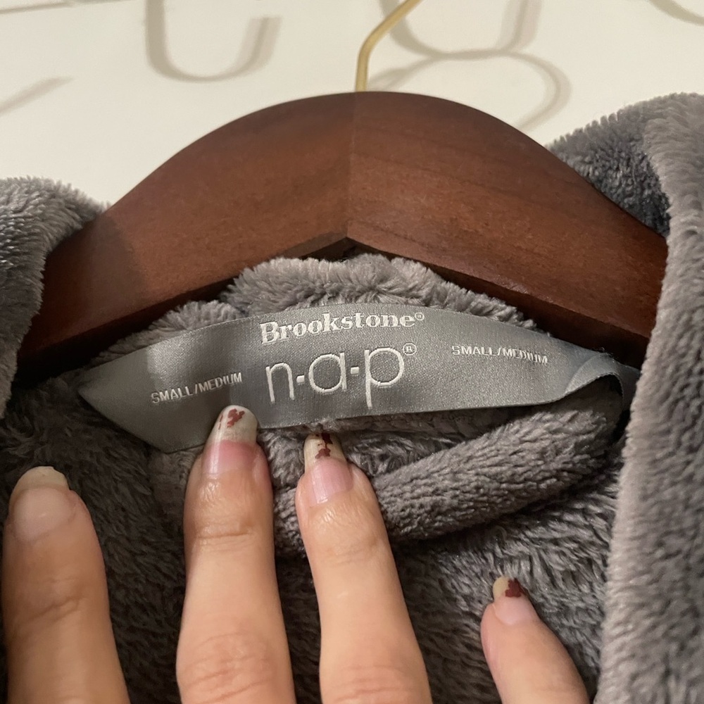 Brookstone Soft Gray NAP Robe Size S/M - Picture 3 of 6